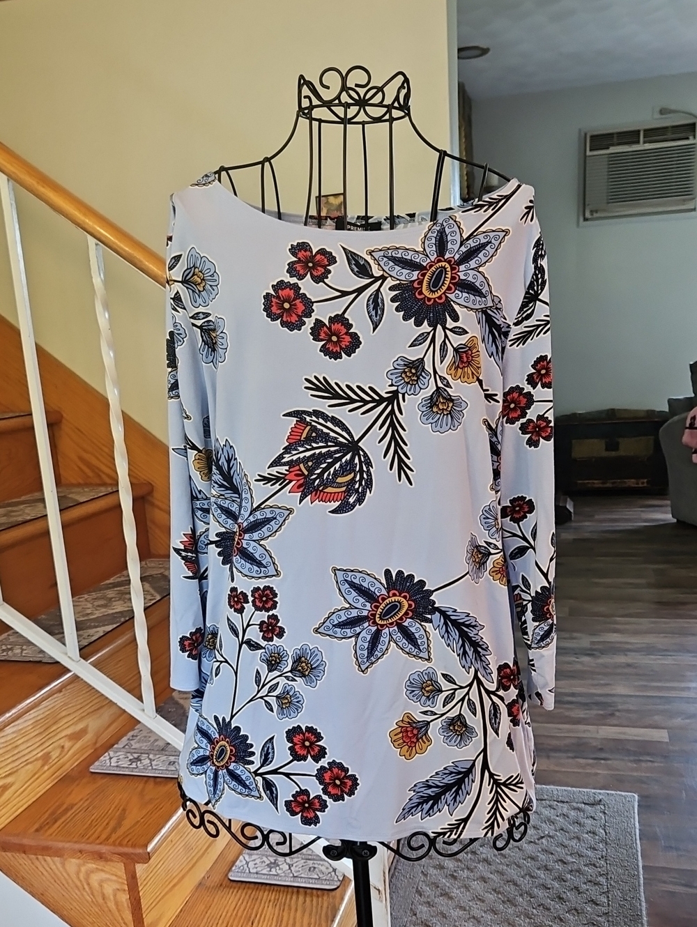 👚Premise Light Blue Floral Long-Sleeve Tunic Top